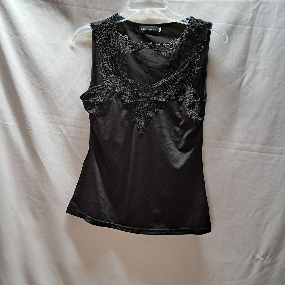 Fancyqube Black Sleeveless Top Floral Lace design